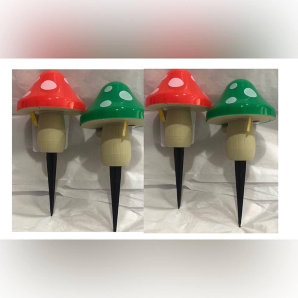4pack red green white polka‎ dot mushroom shaped solar garden stake lights new